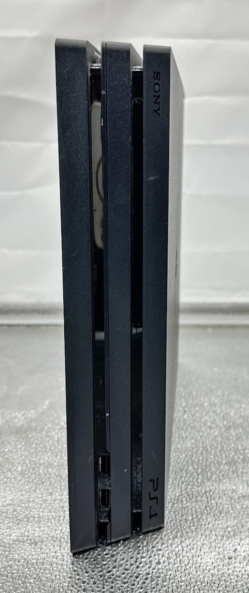 Sony PlayStation Four PS4 Black Console CUH-7202B 1TB In Good Condition 10220