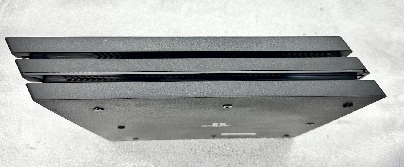 Sony PlayStation Four PS4 Black Console CUH-7202B 1TB In Good Condition 10220