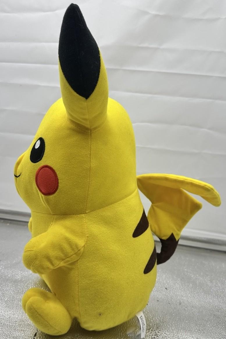 Pikachu Pokémon Plush Soft Toy 28cm Cuddly in Good Used Condition 9896