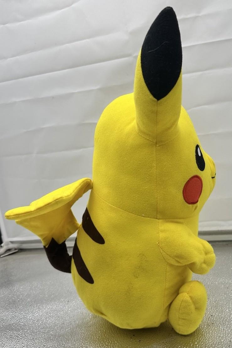 Pikachu Pokémon Plush Soft Toy 28cm Cuddly in Good Used Condition 9896