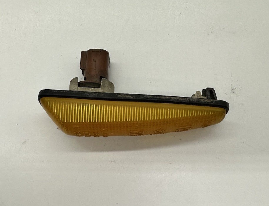 NISSAN 300ZX RIGHT SIDE INDICATOR Z32 GUARD FLASHER 12/89-10/96 89 90 91 92 9321