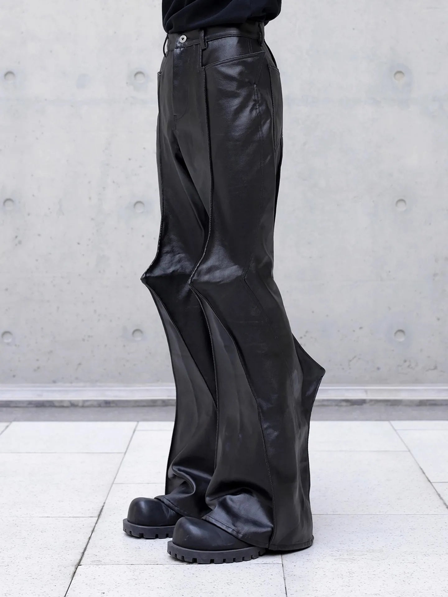 Mauroicardi Autumn Long Black Waterproof Hard Pu Leather Flare Pants Men Cool Luxury Designer Clothes Streetwear Runway Fashion
