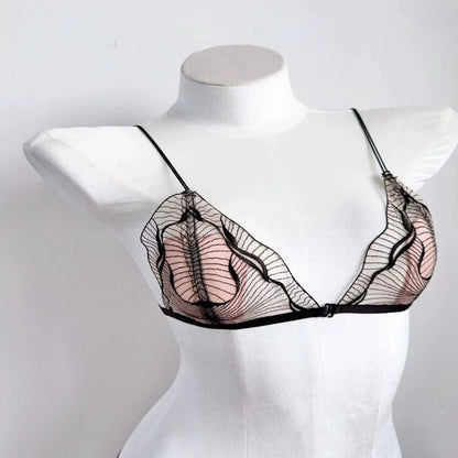 Conjunto Lingerie Mulher Fecho Frontal Renda Francesa Taça Triangular Sem Aro Alças Finas Espalda Melhorada Levemente