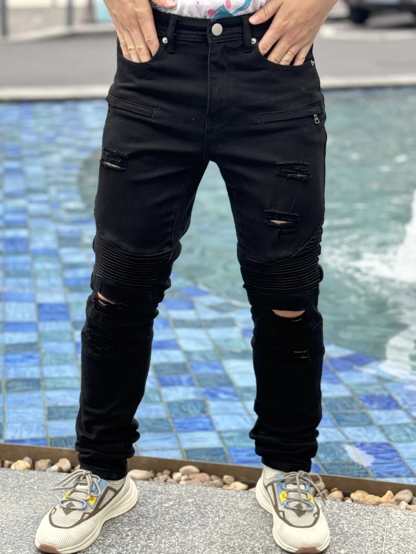 Fashionable Men's Jeans With Frayed And Pleated Hems  Trendy And Versatile  Great For All Occasions Discounted And Free Shipping