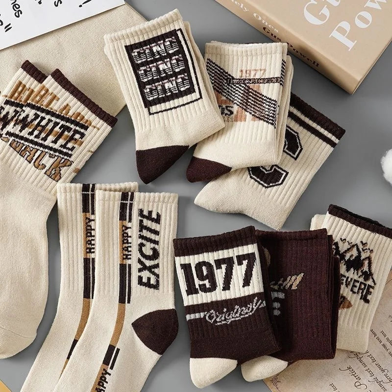 1/4/8 Pairs Men's Crew Socks Retro American Alphanumeric Print Basketball Sports Socks Graffiti Style Couple EU 37-44 US 6-12