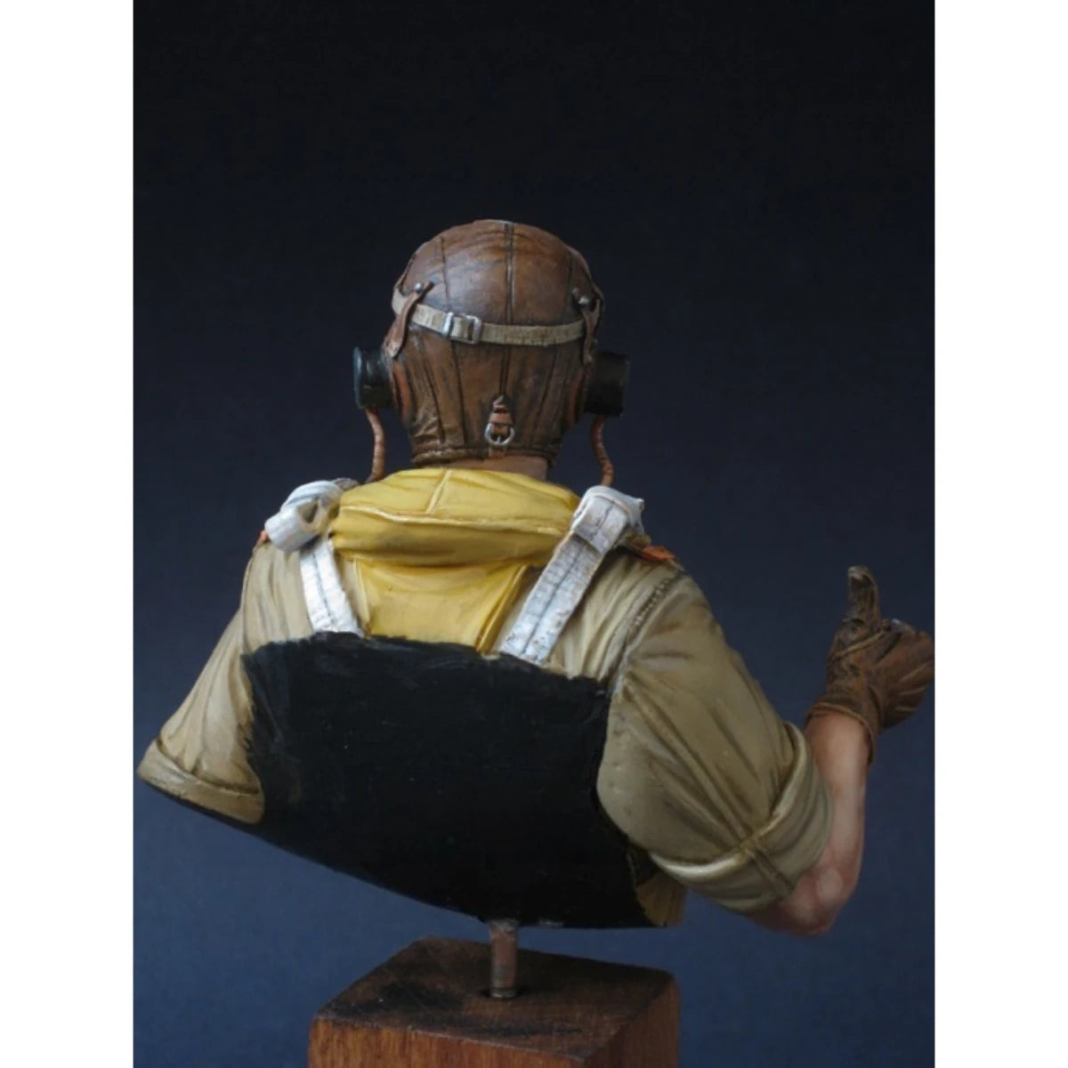 1/10 scale resin unpainted model kit, bust of a British Royal Air Force pilot, unassembled and unpainted GK