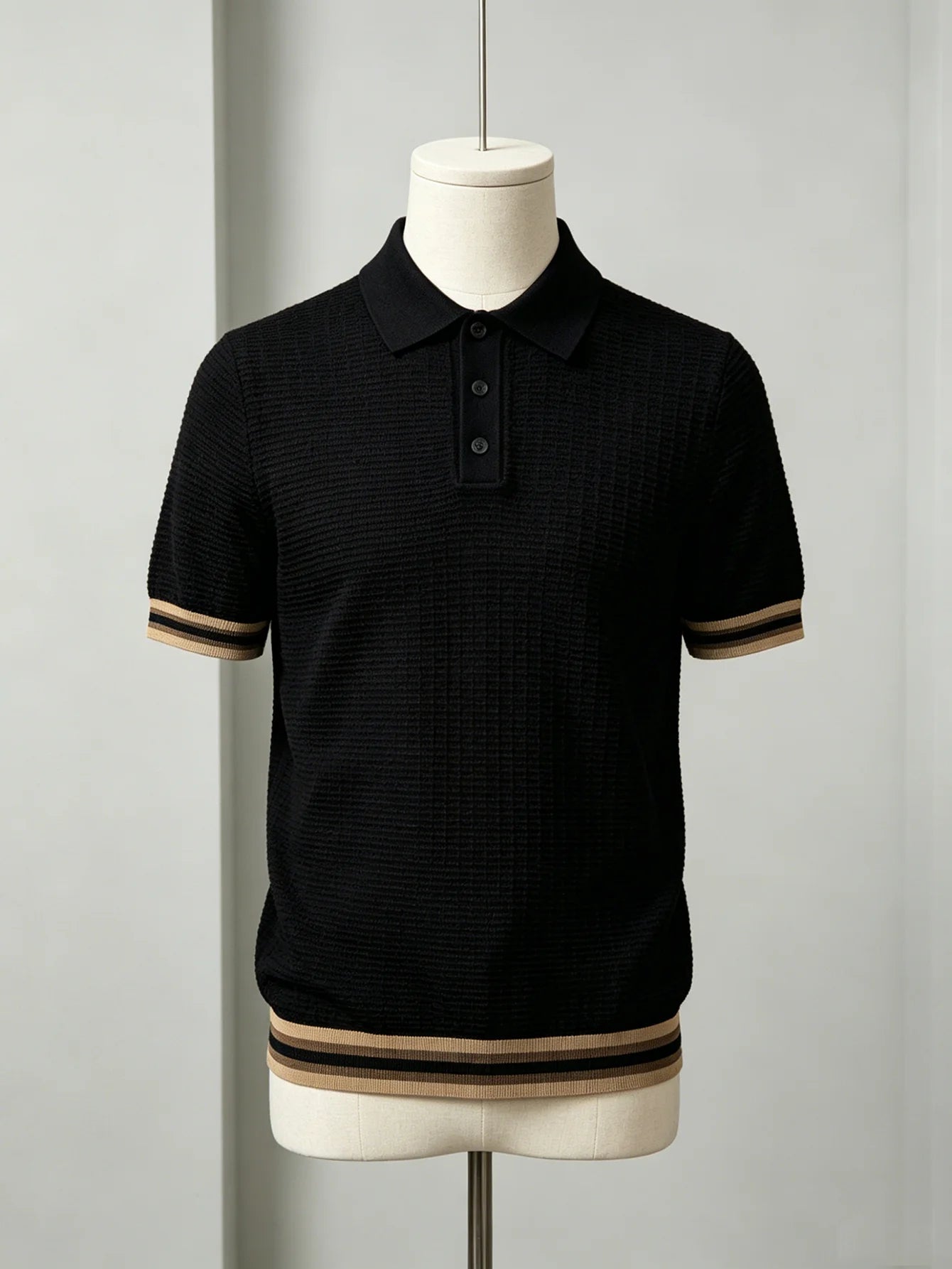 The new summer men's polo shirt t-shirt is suitable for light business occasions, urban casual settings, vacations, short trips,