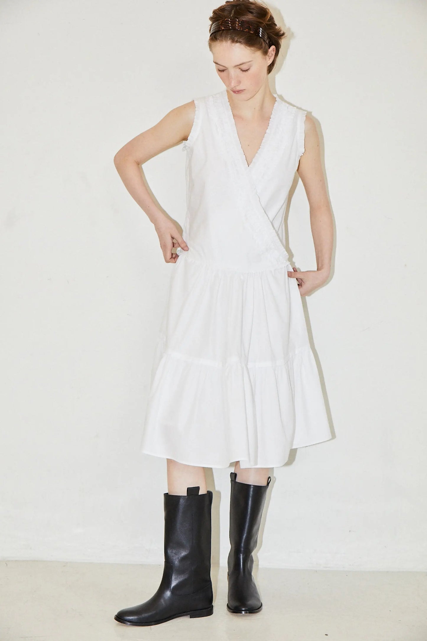 FARVEV Women's Casual Gored Skirt Dress V-neck Sleeveless Pleated Waist-cinched Midi Dress Cotton Spring Autumn Winter