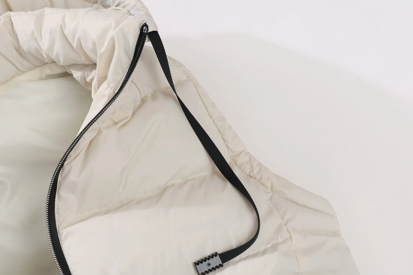 Streetwear Men's Puffer Vest - Removable Hood with Drawstring, Hidden Zip Pockets, Edgy for Winter Daily Looks