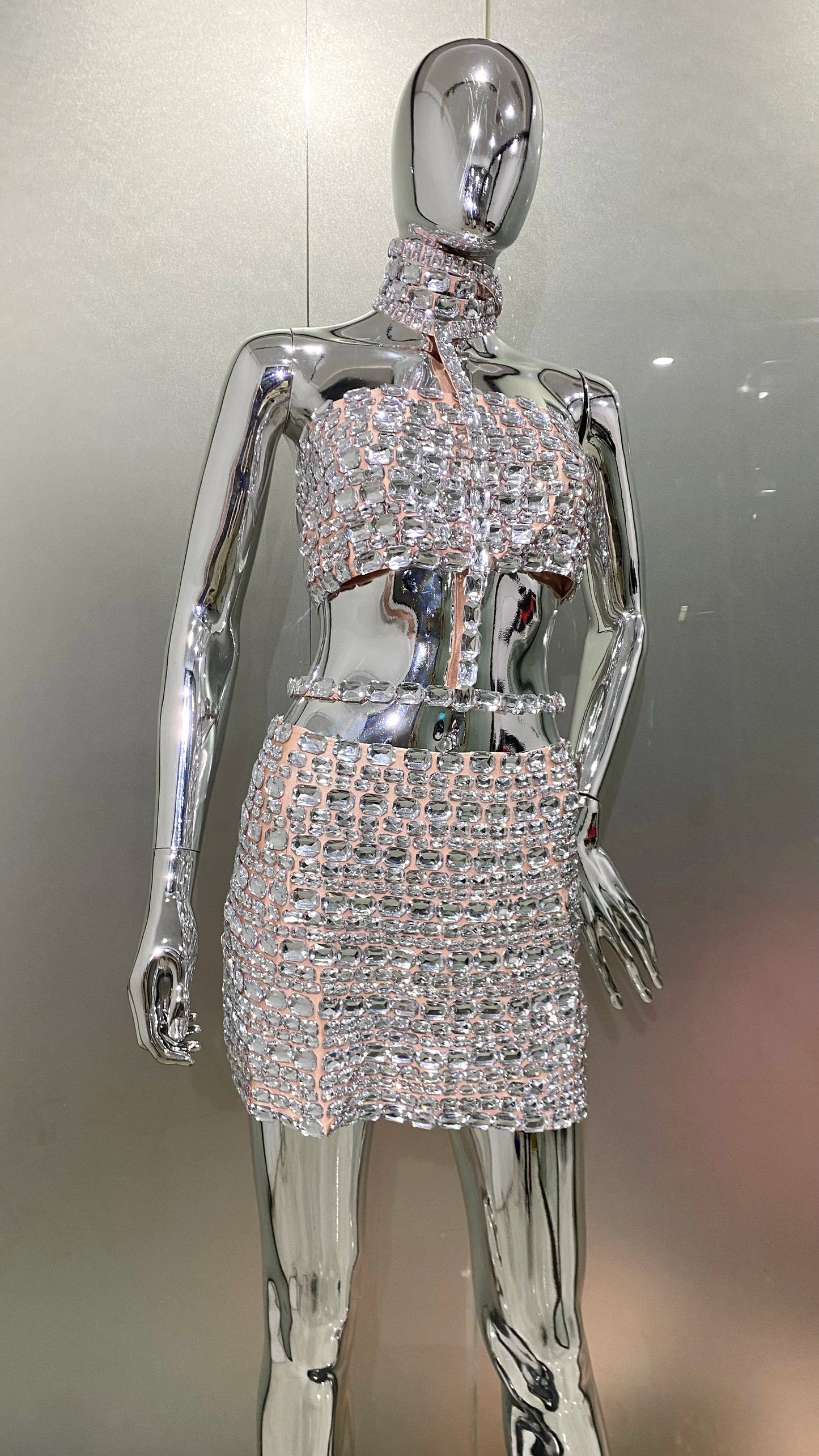 High Quality Stylish Item Super Shining Diamonds Fashionable Neck Chain Short Strapless Top Hot Sexy Woman Fashion Party Outfit