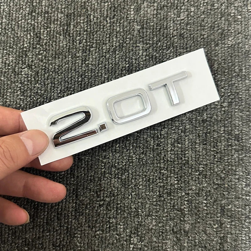 The new ABS letter 3D sticker Quattro Sline 2.0T is suitable for the modification of Audi A4 2008-2017 glossy black suitcase.