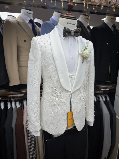 White Classy Jacquard Men's Suits 3 Pieces Wedding Groom Tuxedo Gorgeous Beaded 3D Flower Suit Set For Men Prom Wear Customized
