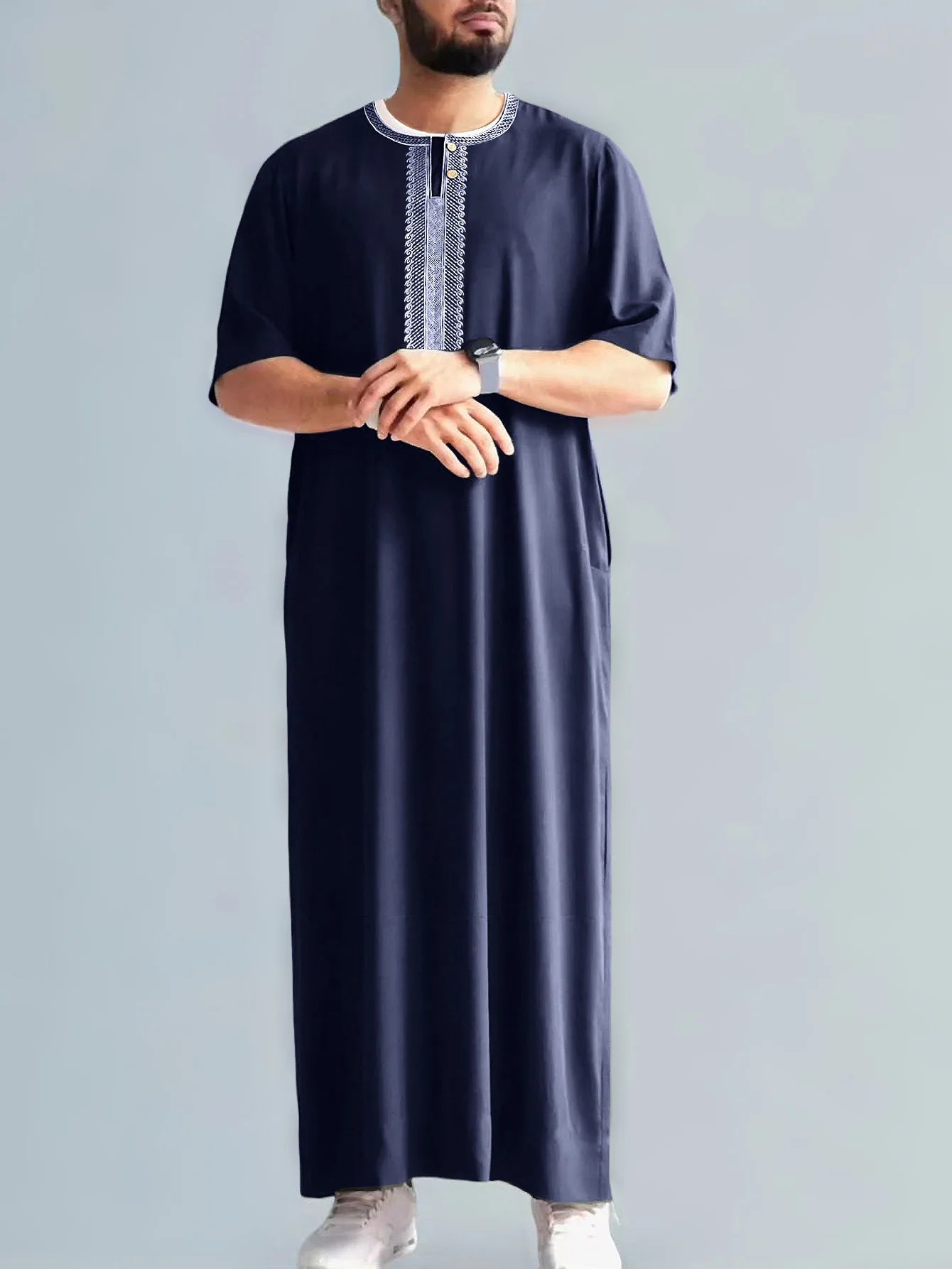 2026 New Embroidered Men's Apparel With Side Pockets Retro 2026 Muslim Long Dress Robe Abaya Ramadan Dubai Luxury Islam Elegant