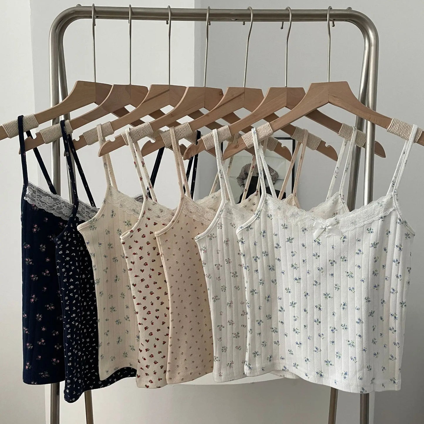 Bow Floral Eyelet Lace Trim Tank Tops Women Summer Cotton Sleeveless Slim Camisole Girls Sweet Cute Preppy Style Crop Top Y2K