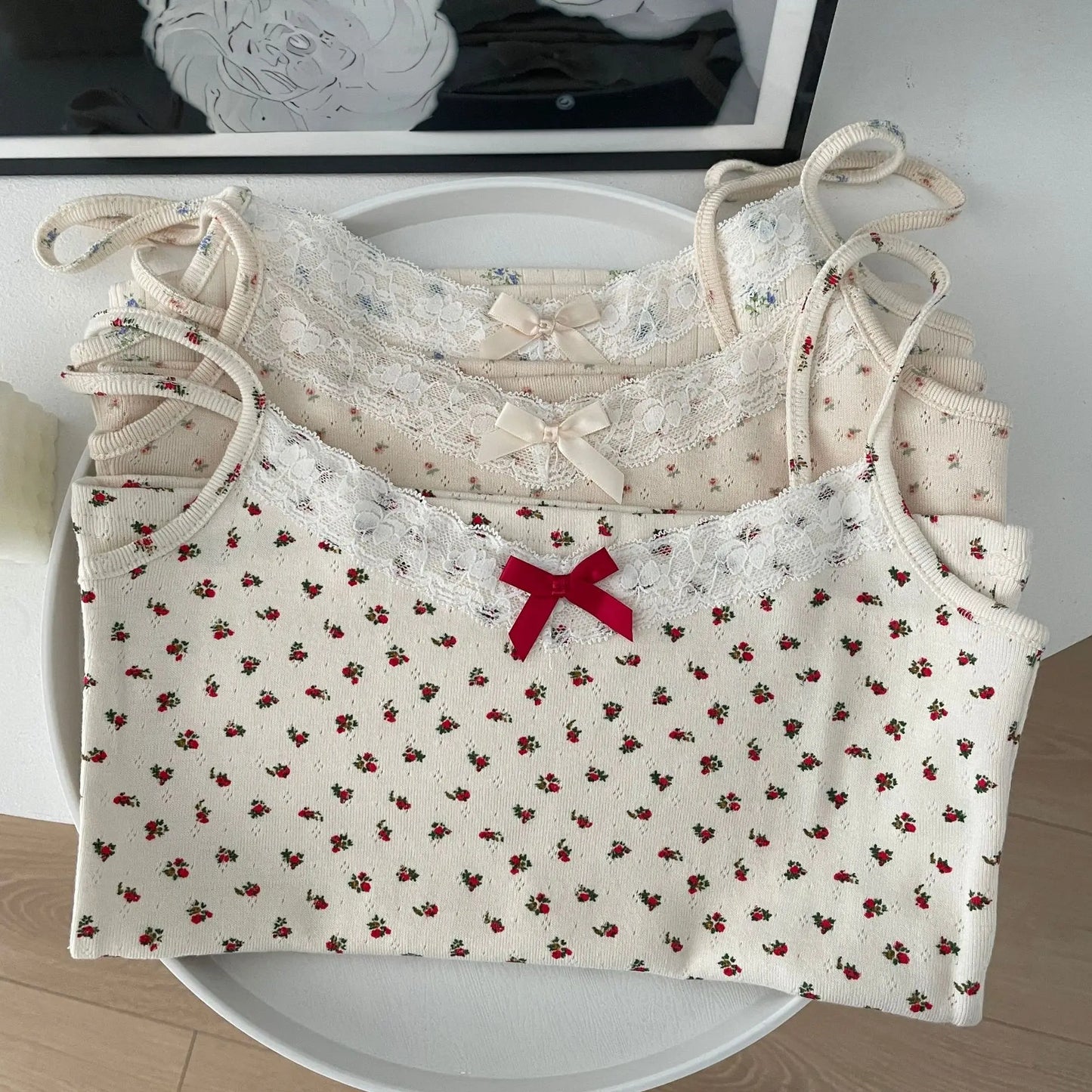 Bow Floral Eyelet Lace Trim Tank Tops Women Summer Cotton Sleeveless Slim Camisole Girls Sweet Cute Preppy Style Crop Top Y2K