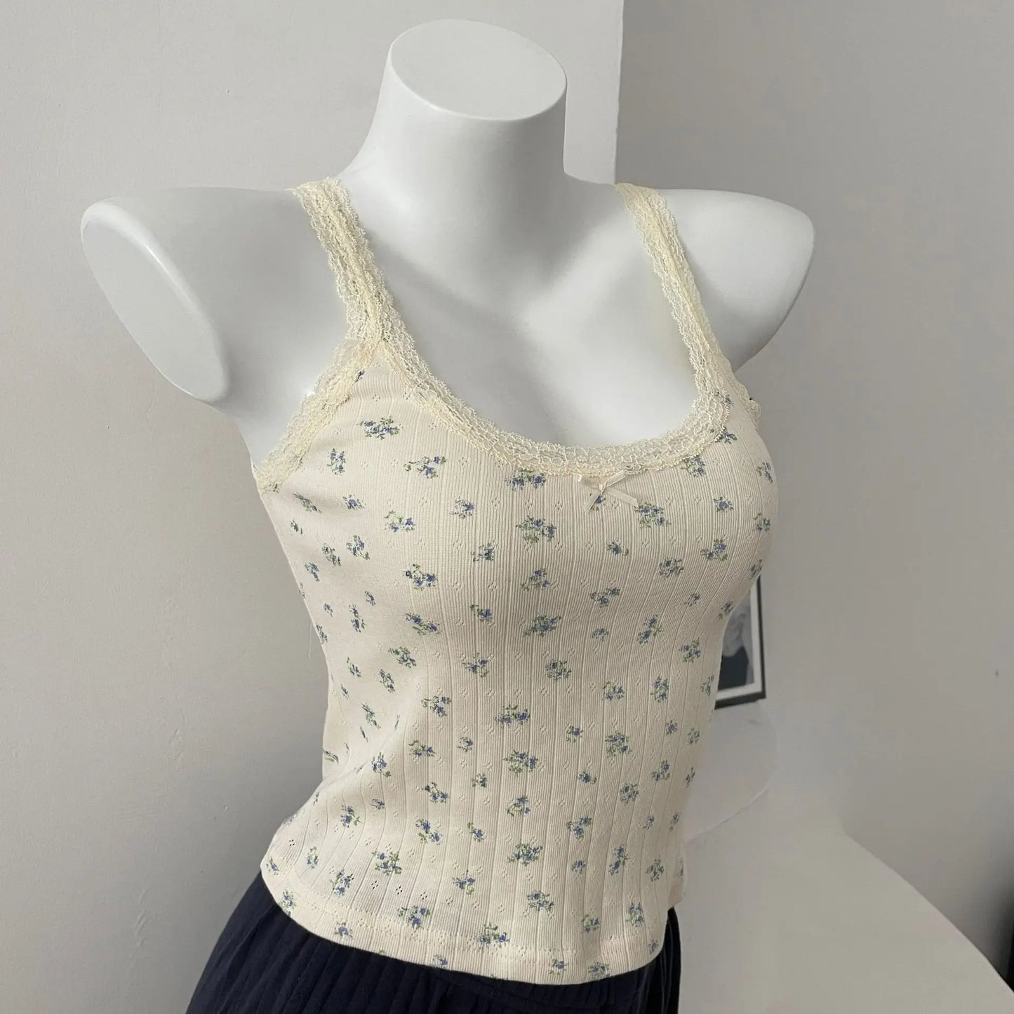 Bow Floral Eyelet Lace Trim Tank Tops Women Summer Cotton Sleeveless Slim Camisole Girls Sweet Cute Preppy Style Crop Top Y2K