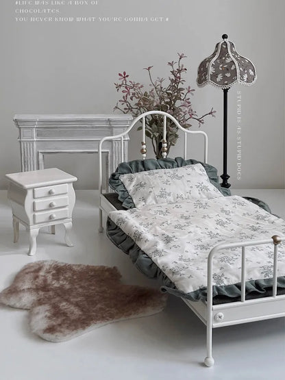 Aizulhomey 1/6 Doll House Model Furniture Accessories Metal Princess Bed with Bedding Set Bjd Ob11 Gsc Blyth Lol Miniatures Toys