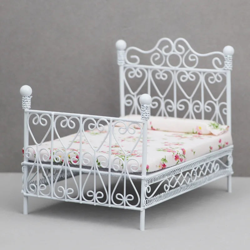 1:12 Dollhouse Mini Single/Double Bed Home Bedroom Furniture Toy Gift Living Room Furniture Model Beautiful Handmade Iron Toy