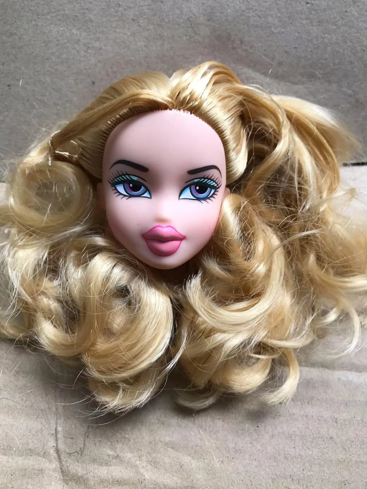 2001 Version Rare Face Doll Heads Classic Bratss White Brown Skin Colorful Hair Girl Boy Doll Parts for Collectors