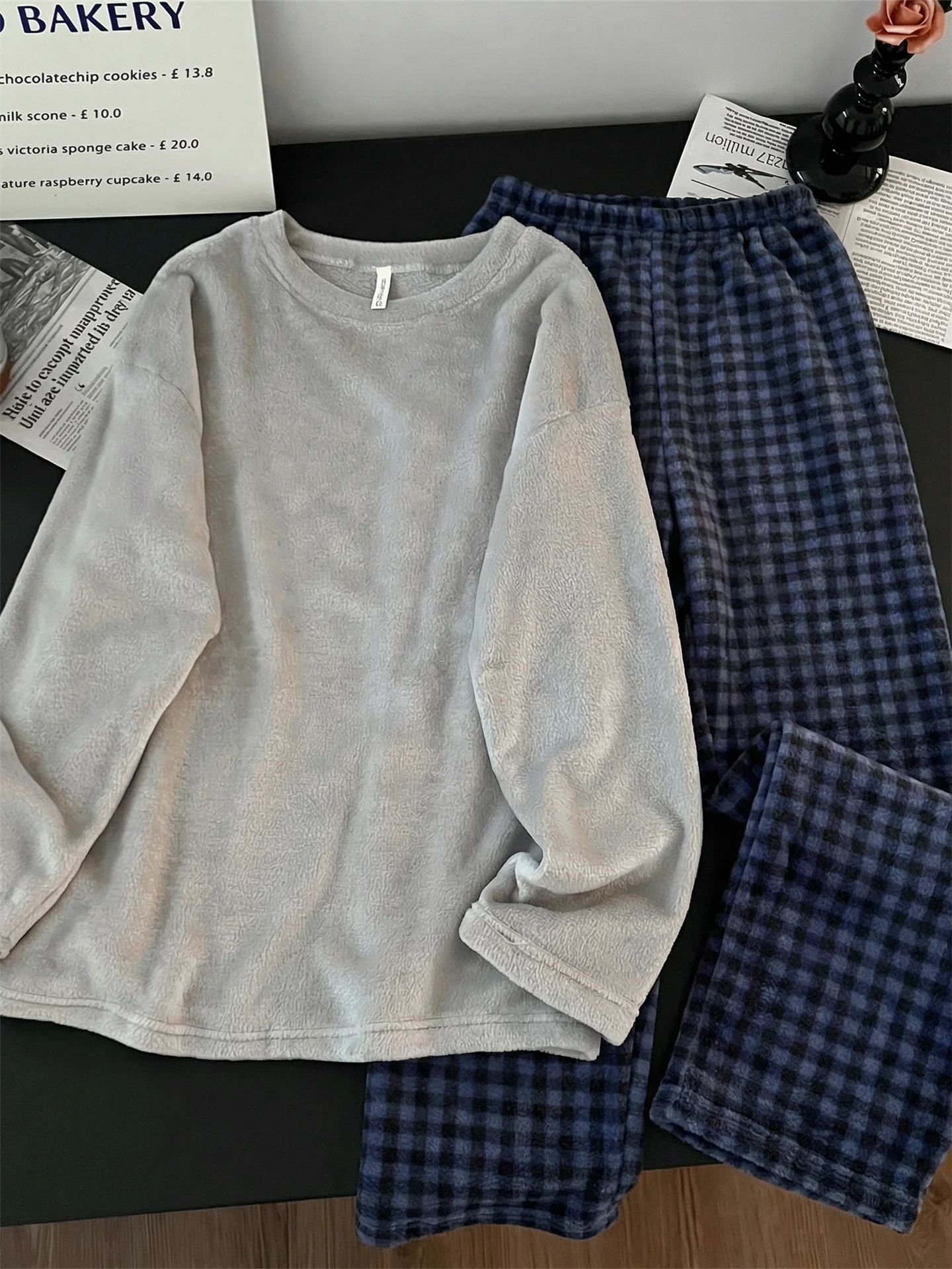 Men's Coral Fleece Pajamas Thickened Flannel Home Clothes Set Casual Loose Fit Autumn Winter Warm Sleepwear round Neck Sweats...
