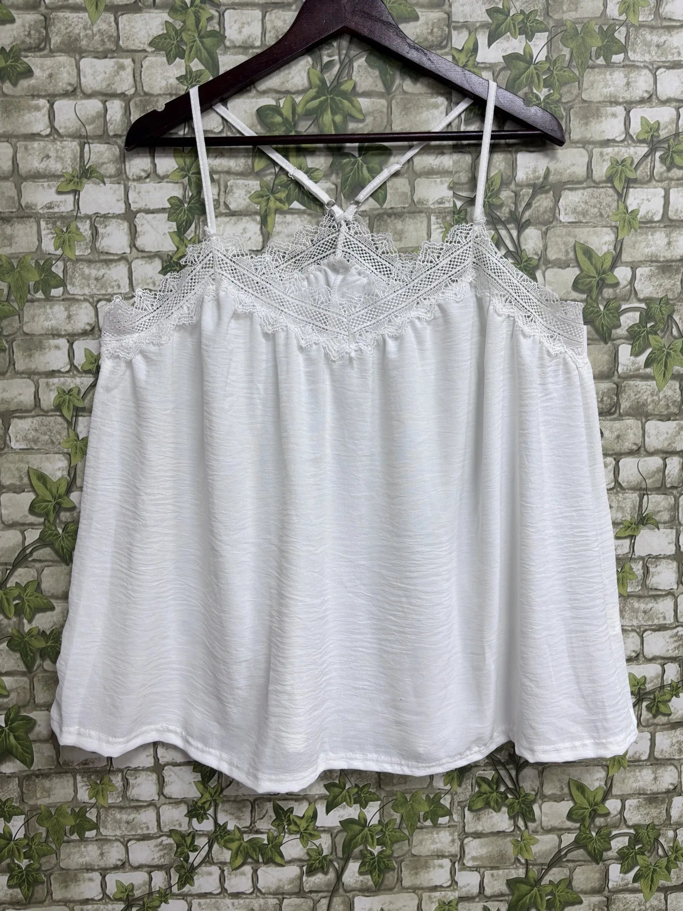 2026 New Summer Sexy Lace Splice V-Neck Tank Top Breathable Slim Fit Cami Tops Holiday Party Base Layer