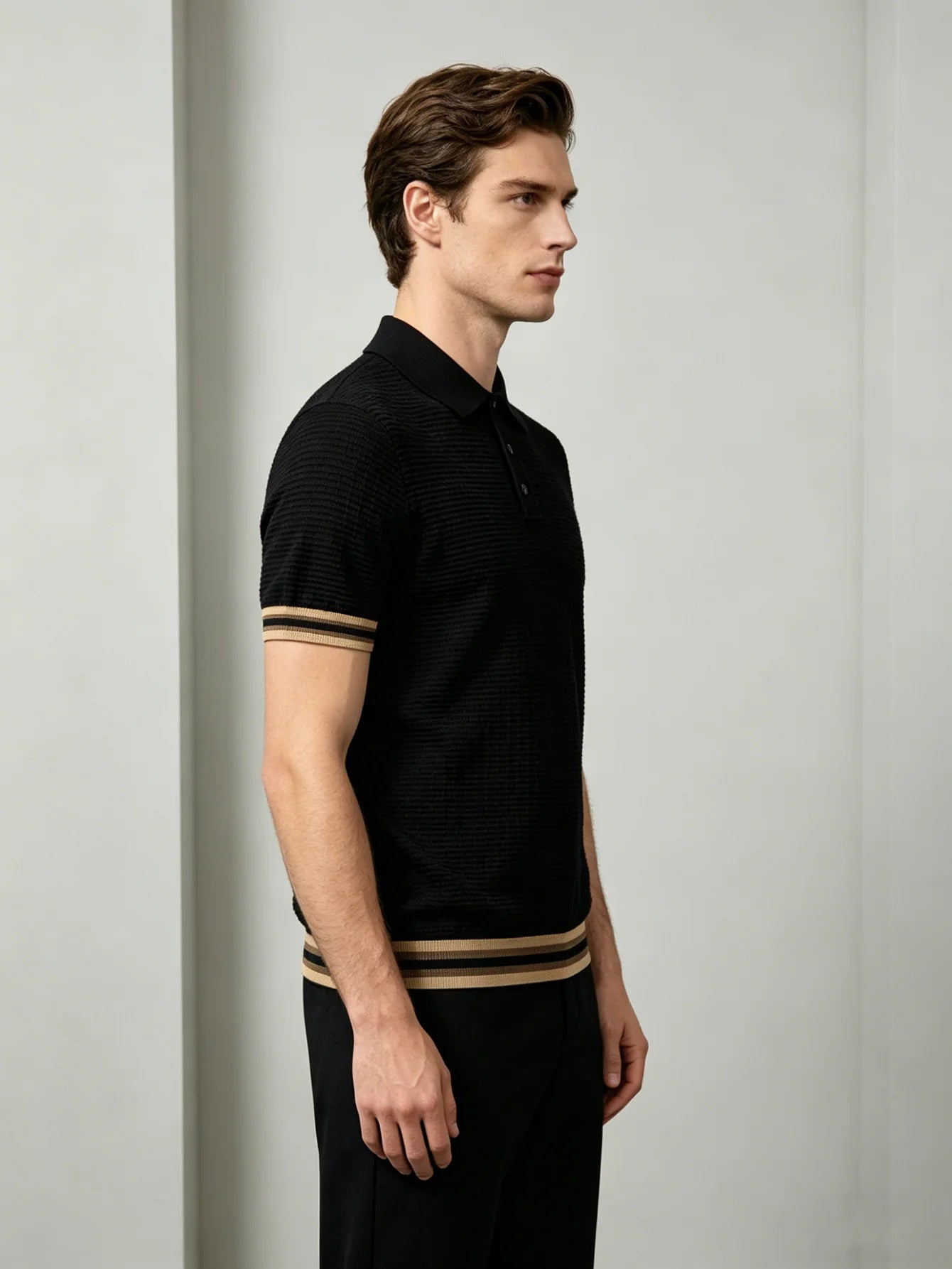 The new summer men's polo shirt t-shirt is suitable for light business occasions, urban casual settings, vacations, short trips,