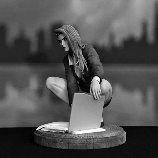 1/24 Scale Resin Figure Model Kit Realistic Theme Miniature Hot Female Secretary Figurine Unassembled Unpainted