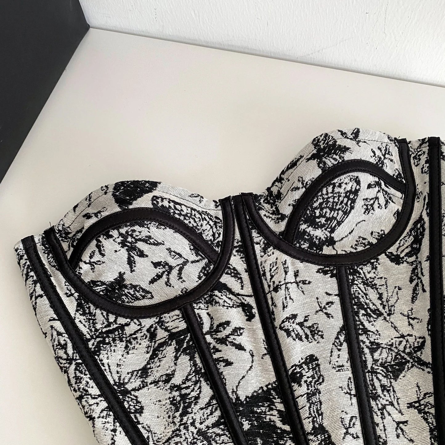 Faionable Retro Court Sle Women's Top Summer Tie Waist Fibone Strapl Vest Svel Embroidered Bustier Outerwear