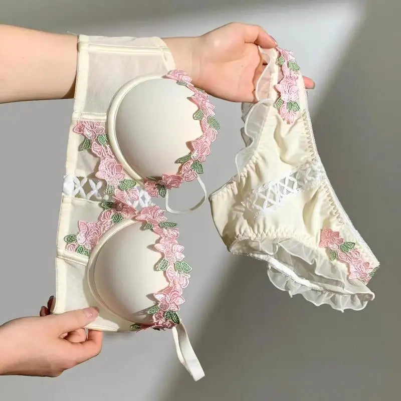 YUQI Vintage Floral Lingerie Set Cream Lace Bralette, Retro Push Up Bra for Small Bust Women Pure & Sensual Embroidered Wireless