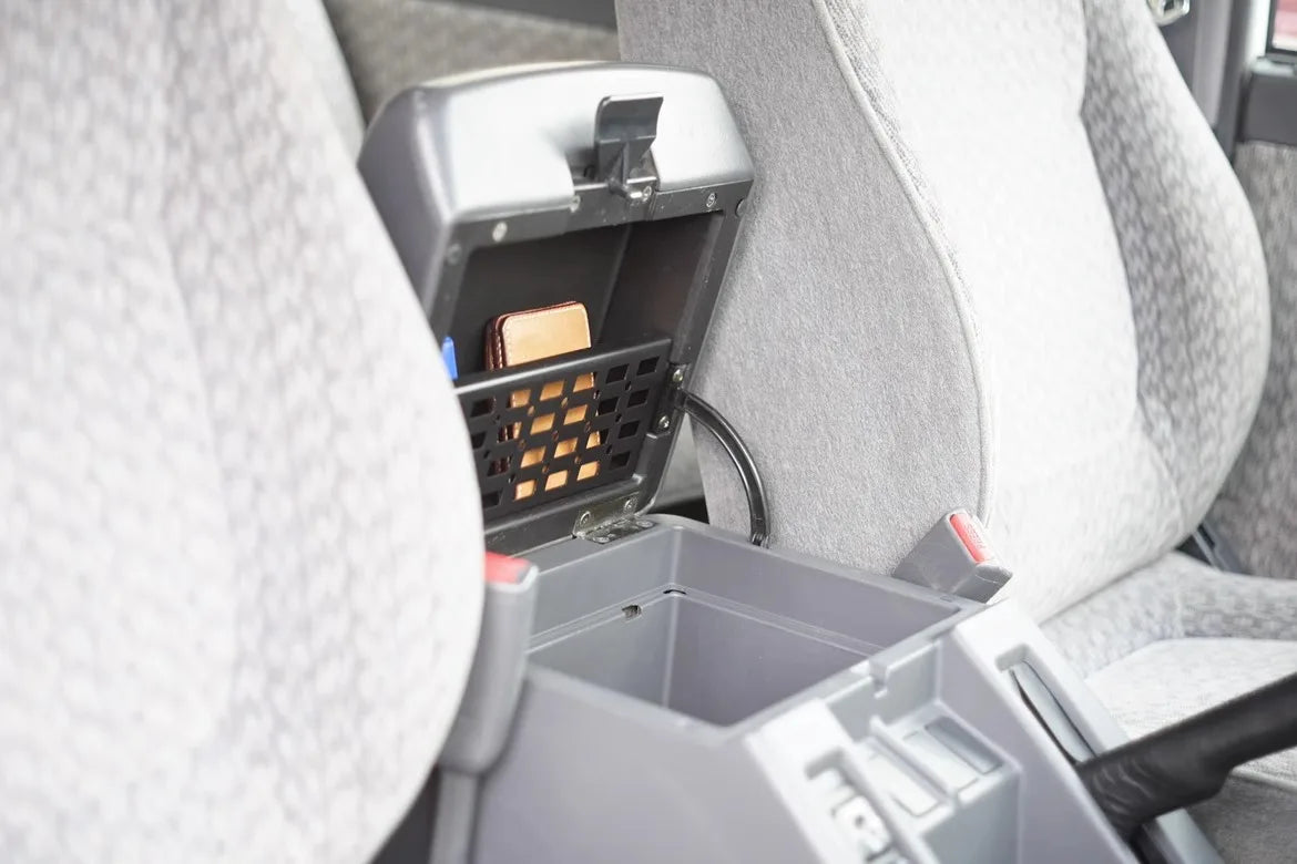 For 87-04 Nissan Safari Y60, storage grille compartment at the bottom of the armrest lid. For Nissan Patrol Y60 accessories.