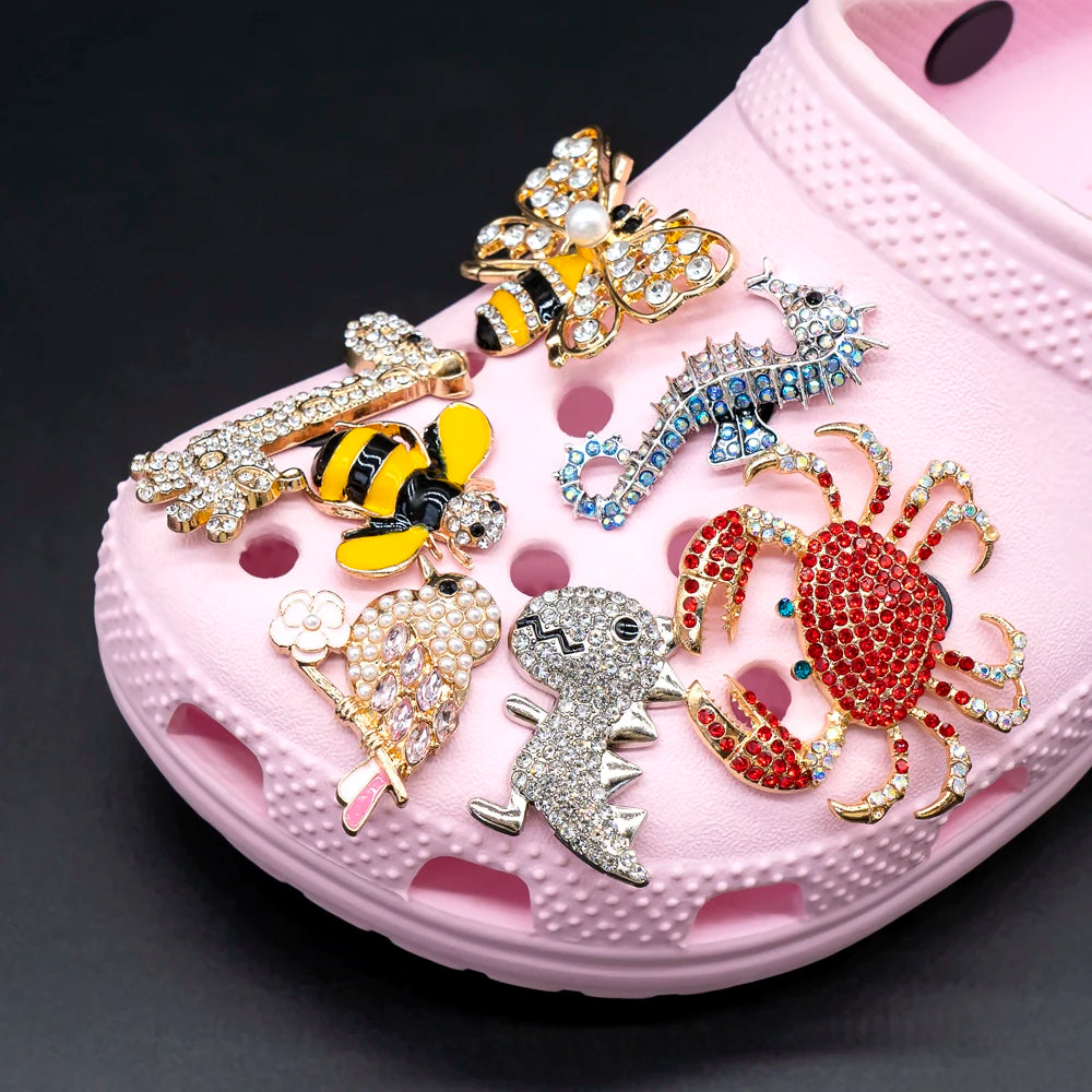 1pcs Designer Butterfly Metal Shoe Charms Bees Dinosaurs Foxes Luxury Decorations for Shoe Accessorie Crab Pins for Women Girls