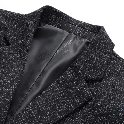The new men's two-button single-row-closure smart business tailored suit coat is suitable for daily wear.