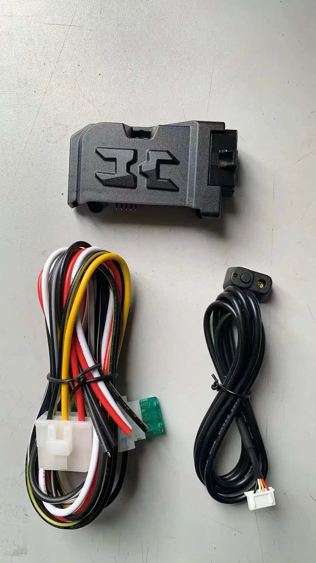 Germany Spy Bluetooth APP Two Way Car Alarm System Engine Start 2 LCD Remote 5000M Push Button Security Keyless Entry PKE 862