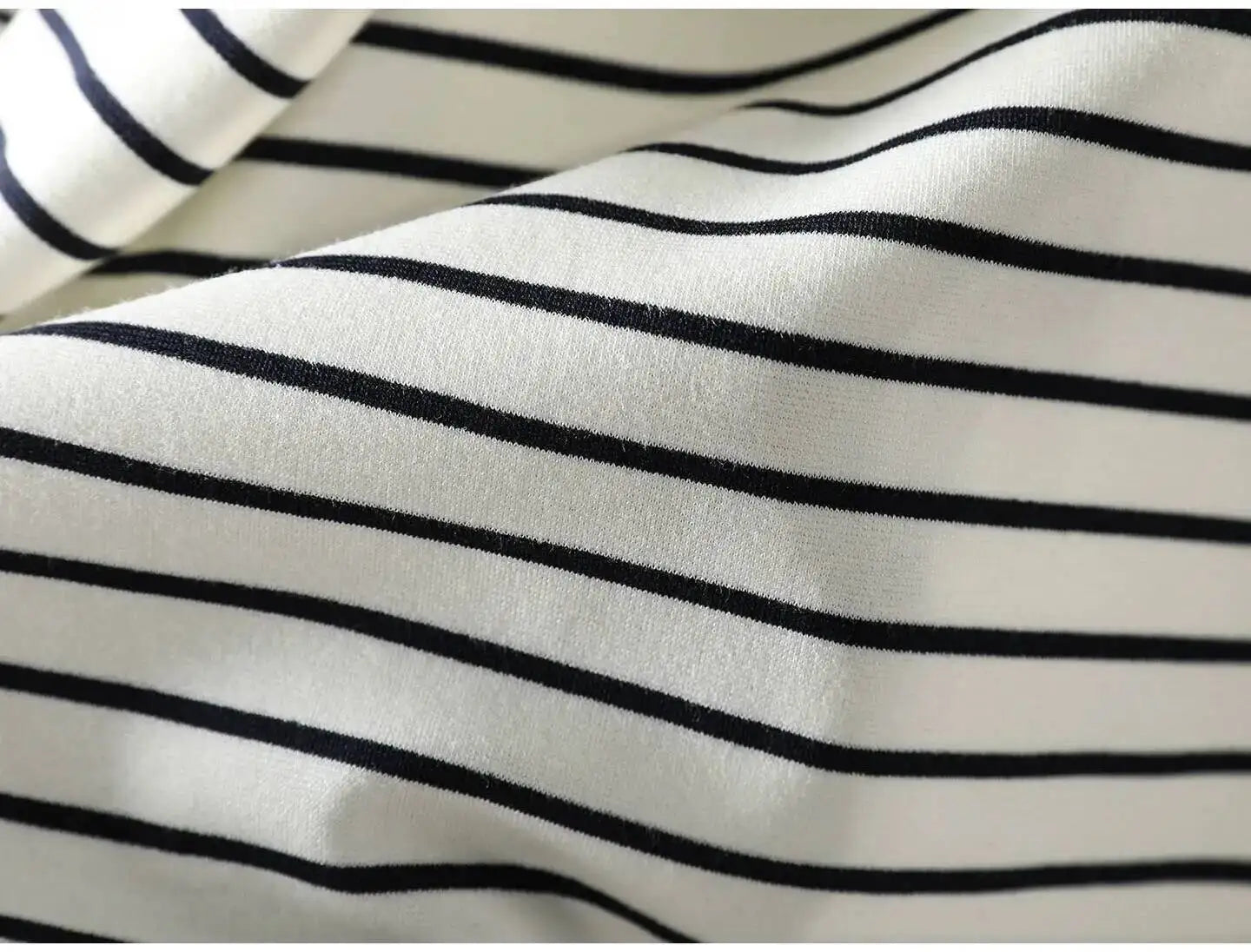 Short-sleeve Women T-shirt Summer 2026 Stylish New Trendy Loose Striped T-shirt ZF2132