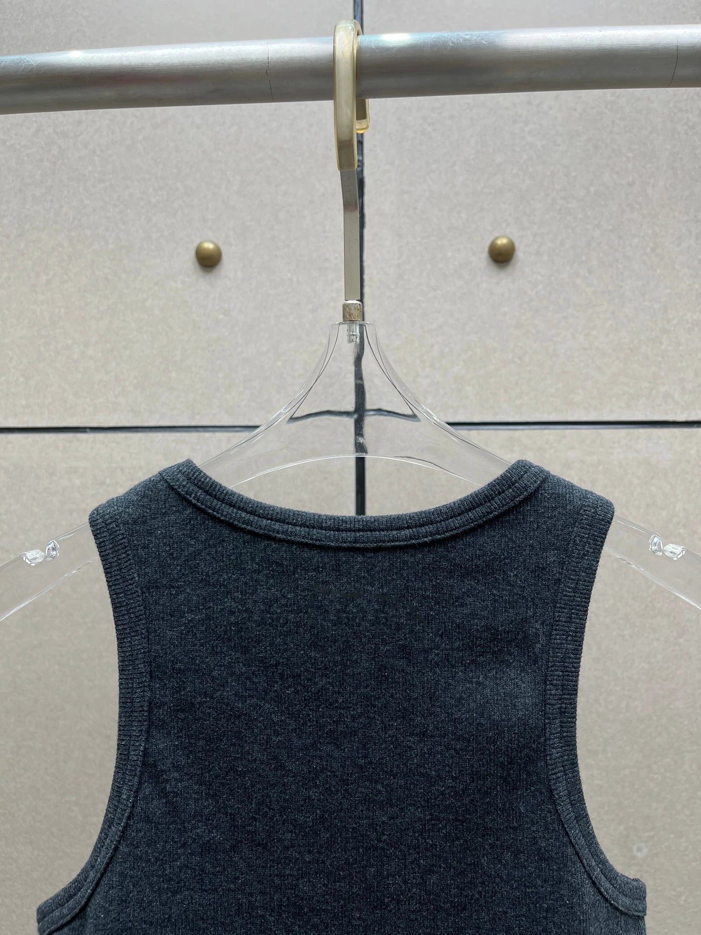 Y2K knot-twist sleeveless vest dark grey simple pleated slim fit women's top 2025 summer new model