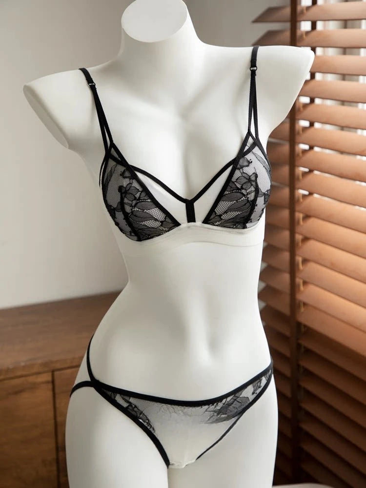 Hot Sale French Style Lace Bra Set Wireless Thin Summer Sexy Triangle Cup Soft Comfortable Women Lingerie Set