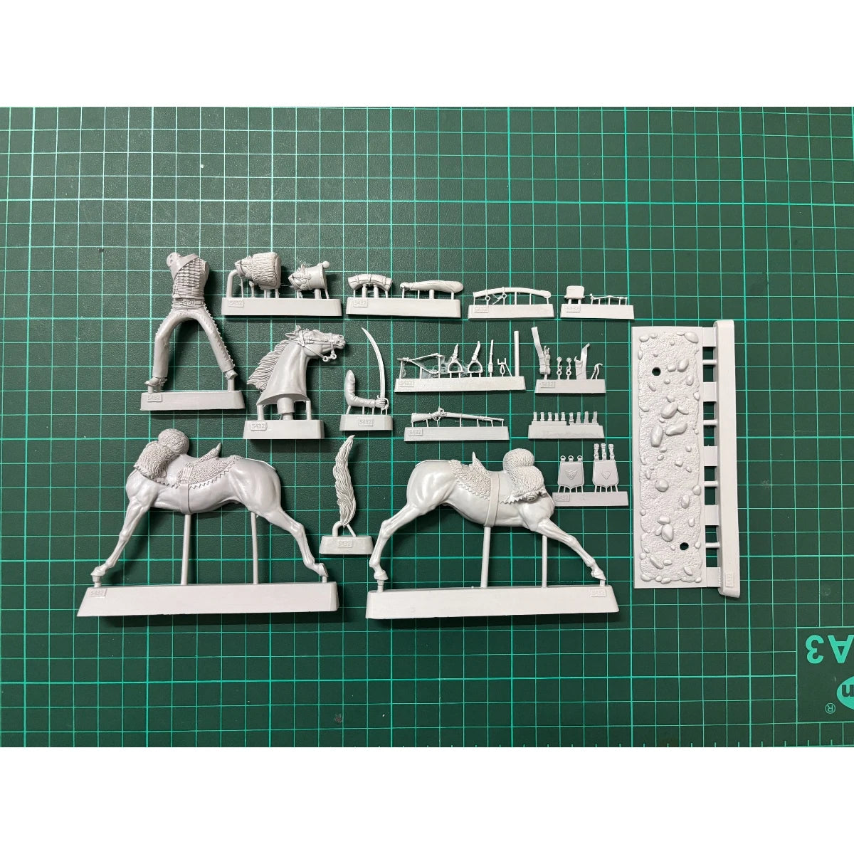 54MM Resin Unpainted Model Kit, Military Theme, French Cavalry Regiment Hussars Unfinished and Unpainted GK, 1773