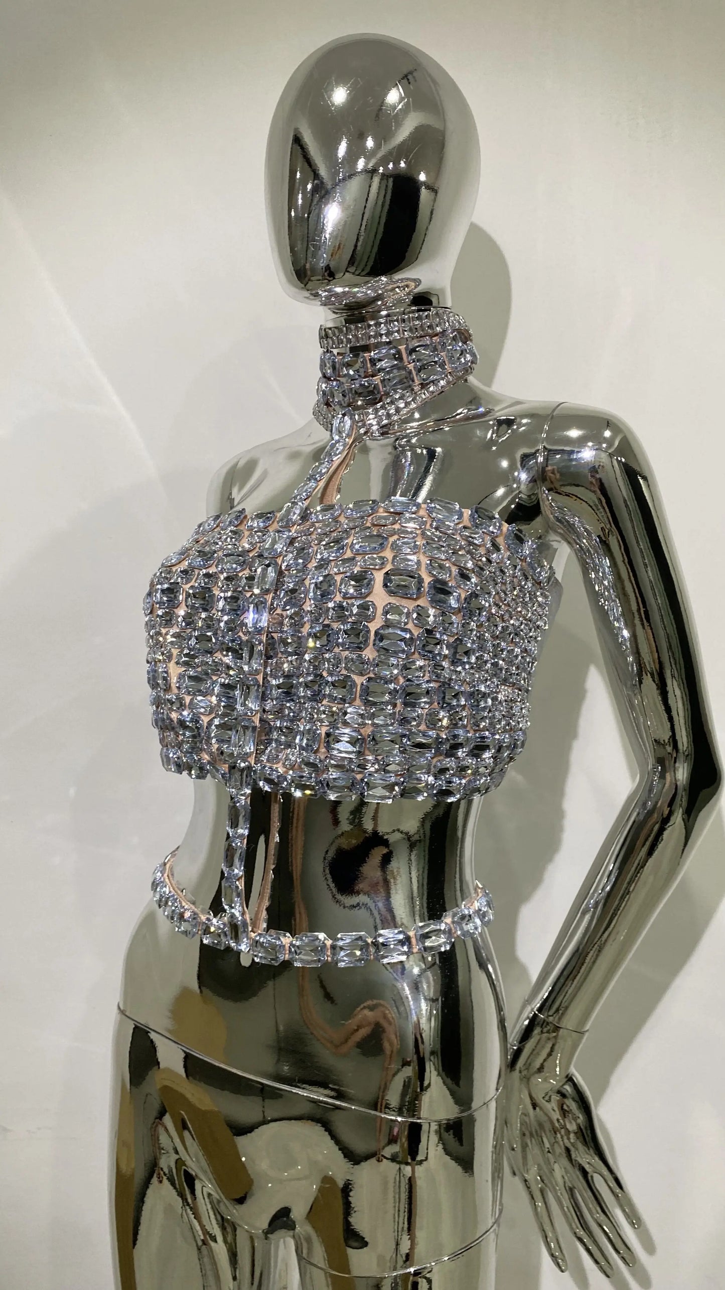 High Quality Stylish Item Super Shining Diamonds Fashionable Neck Chain Short Strapless Top Hot Sexy Woman Fashion Party Outfit