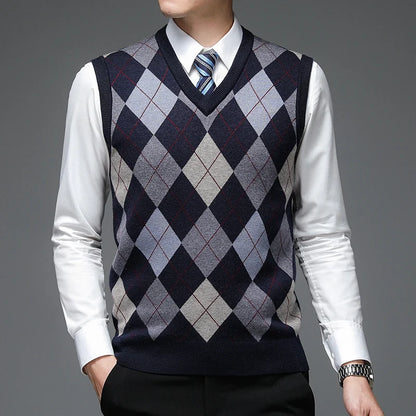 New Fashion Designer Brand Argyle Pullover Diamond Sweater V Neck Knit Vest Men 6% Wool Sleeveless Autum Casual Men Clothing