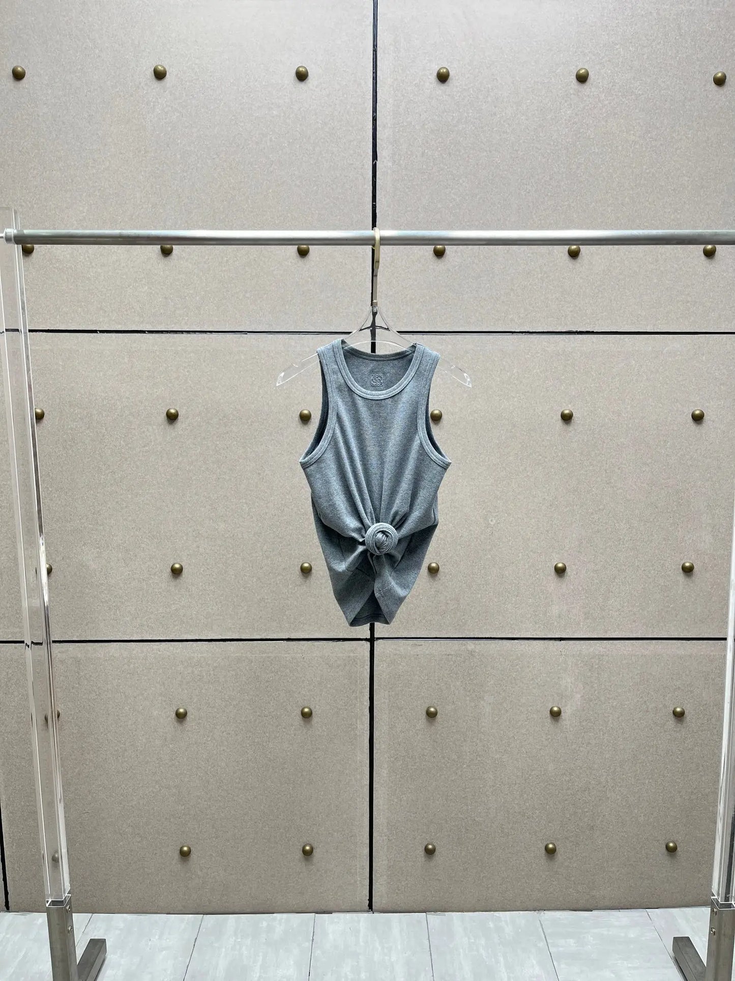 Y2K knot-twist sleeveless vest dark grey simple pleated slim fit women's top 2025 summer new model