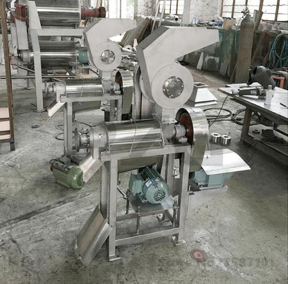 Multi-Purpose 500kg Spiral Juice Extractor Industrial Spiral Crushing Type Juice Machine For Apple Pear Carrots Pineapple Ginger