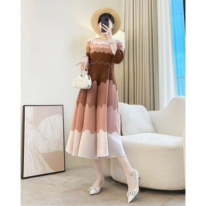 High-end Miyake Style Pleated Dress 2025 Autumn New Slim Flower Bud French Tea Break Skirt Fashionable Gradient Long Skirt Women