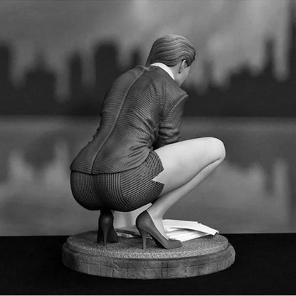 1/24 Scale Resin Figure Model Kit Realistic Theme Miniature Hot Female Secretary Figurine Unassembled Unpainted