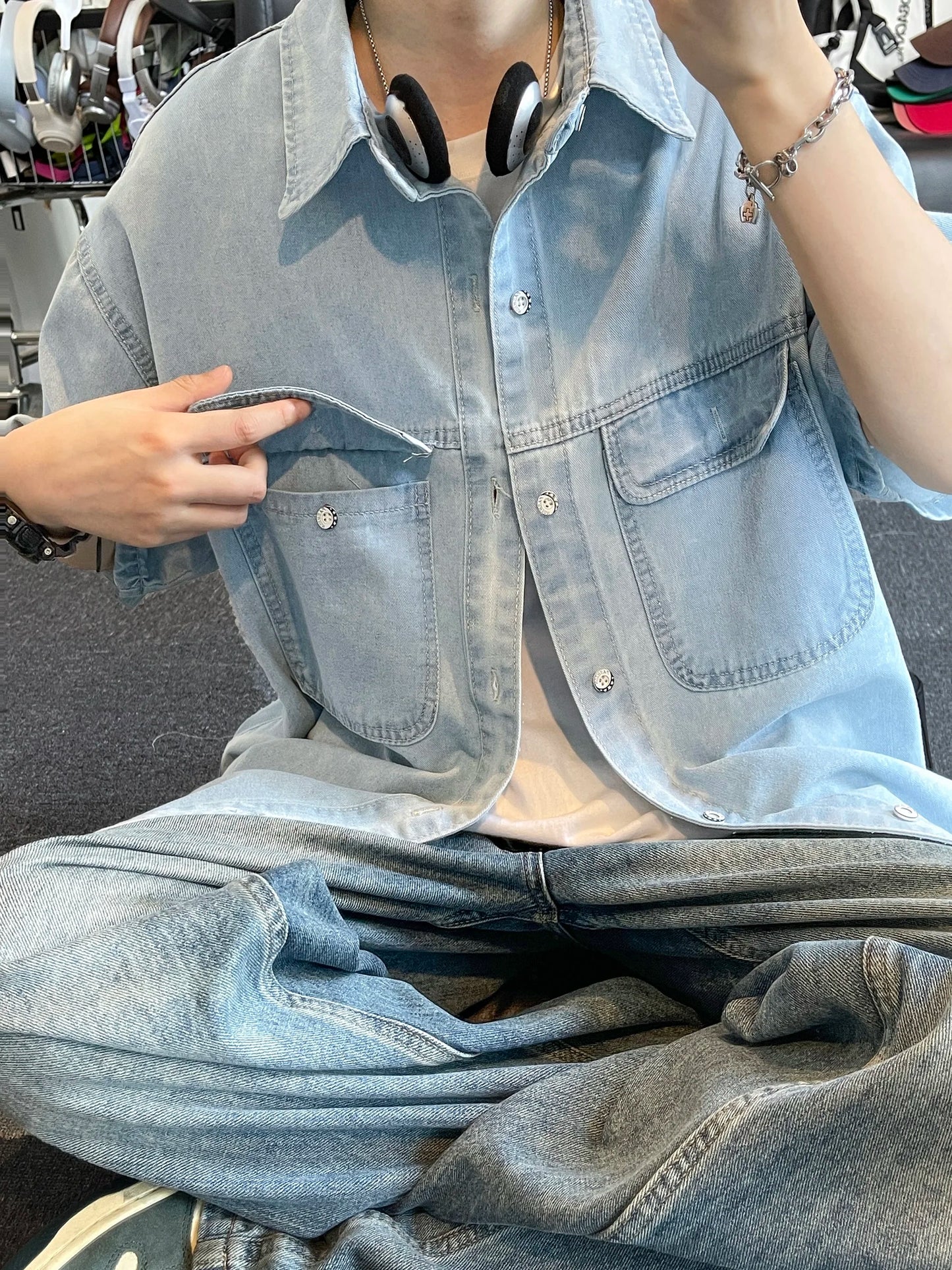 Workwear style denim short sleeved shirt with women's doubles pockets, loose and slimming  versatile daily top