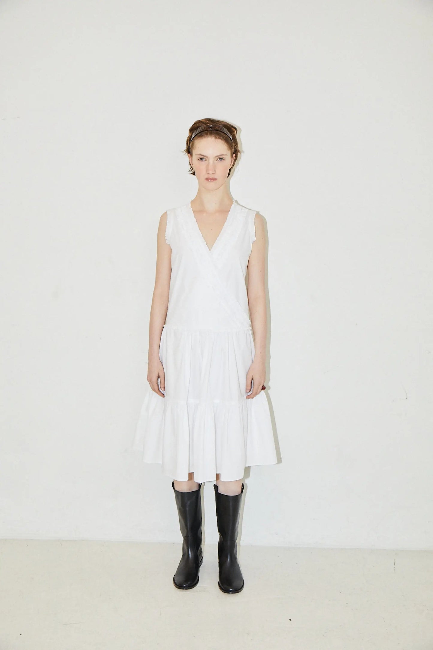 FARVEV Women's Casual Gored Skirt Dress V-neck Sleeveless Pleated Waist-cinched Midi Dress Cotton Spring Autumn Winter
