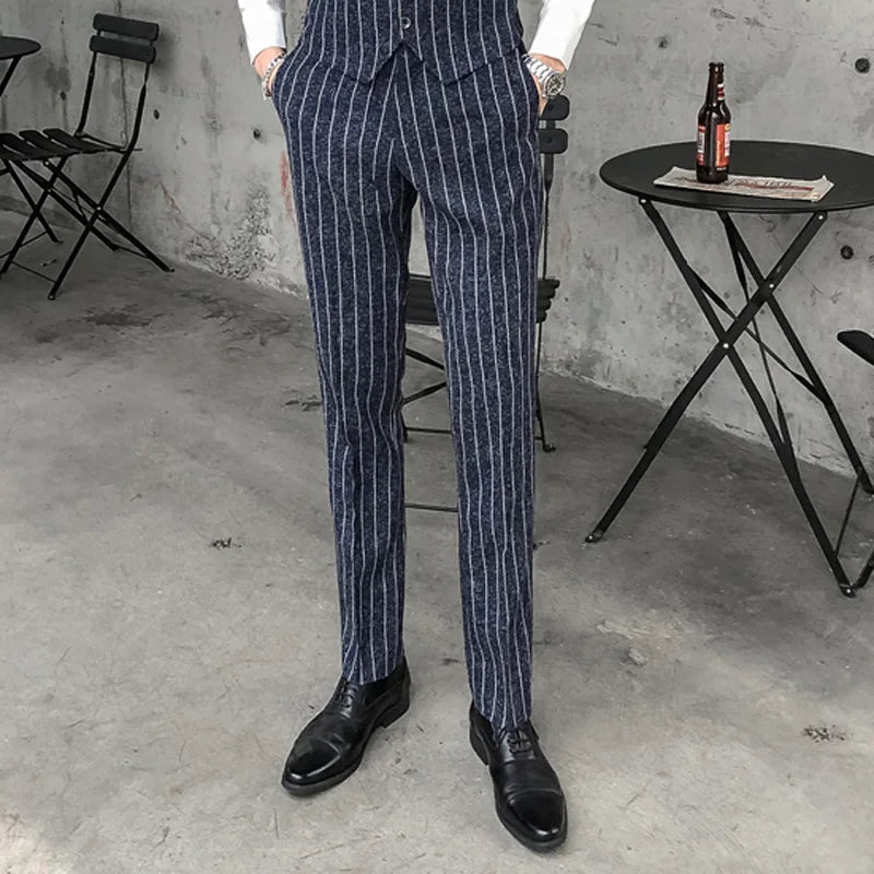 High-quality, fashionable, stylish, versatile and trendy business men's slim-fitting, no-iron vertical striped trousers and skin