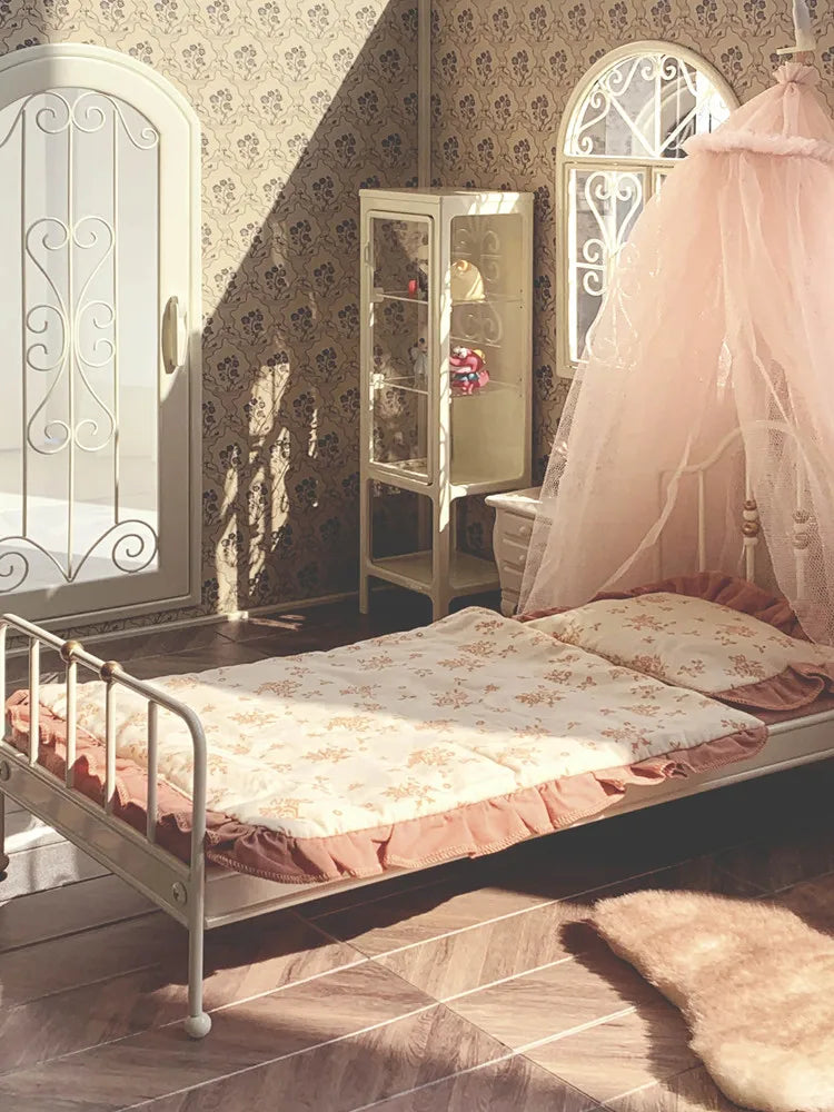 Aizulhomey 1/6 Doll House Model Furniture Accessories Metal Princess Bed with Bedding Set Bjd Ob11 Gsc Blyth Lol Miniatures Toys