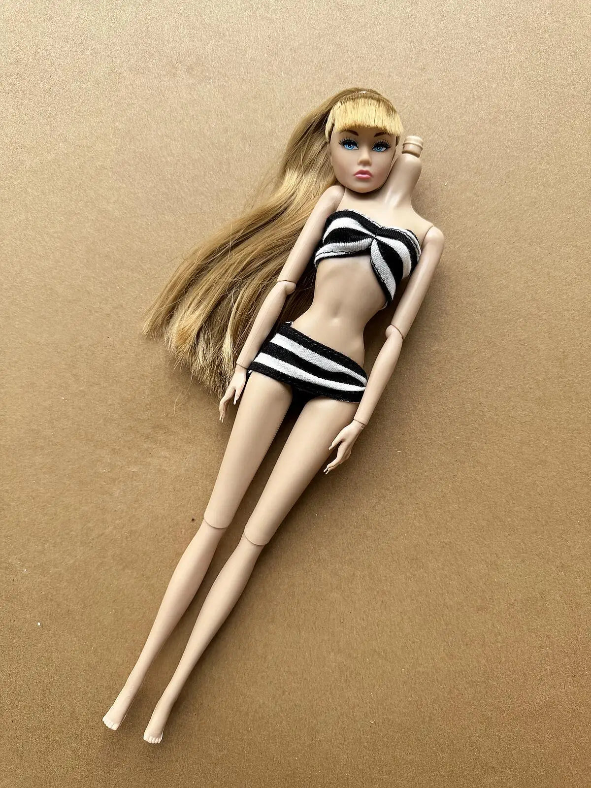 1/6 Scale Multi-jointed Fashion Doll Heads with Bangs Pony Tail Super White Beige Dark Brown Skin Tone PP Doll Figures for Colle