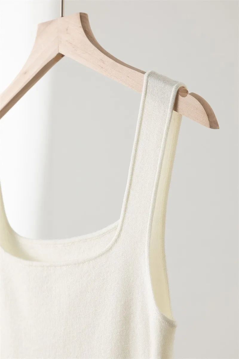100% Superfine Merino Wool French Square-Neck Knit Camisole for Women, Slim Fit, Elegant, Versatile, Thin, Suitable for Work and Casual Wear