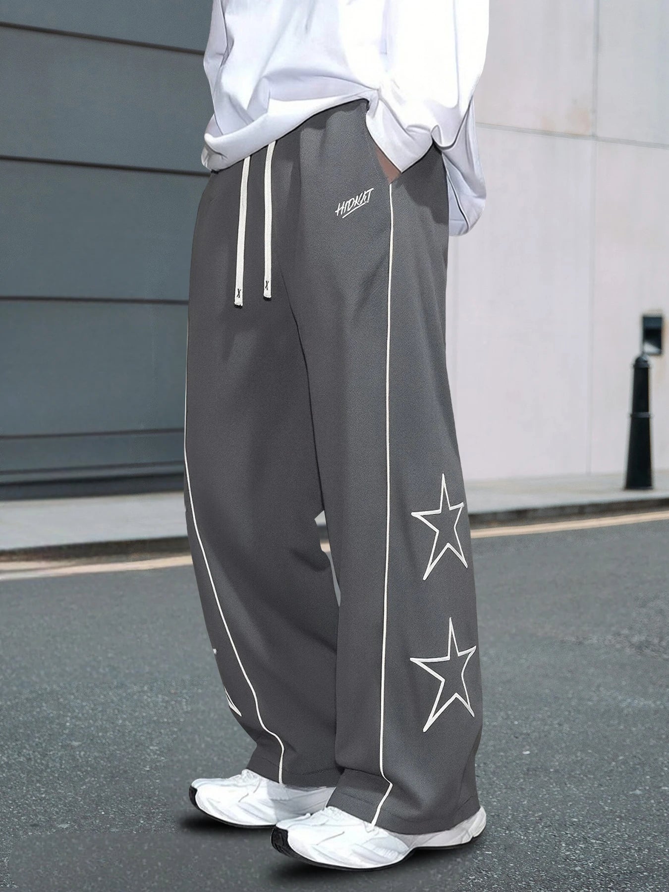 Men's Autumn Trendy Brand Five-Pointed Star Sweatpants, Loose Straight-Leg Casual Pants, Single Piece, with Drawstring Waistband and Contrasting Lines, Suitable for Street Fashion, Sports, Fitness, and Daily Commuting